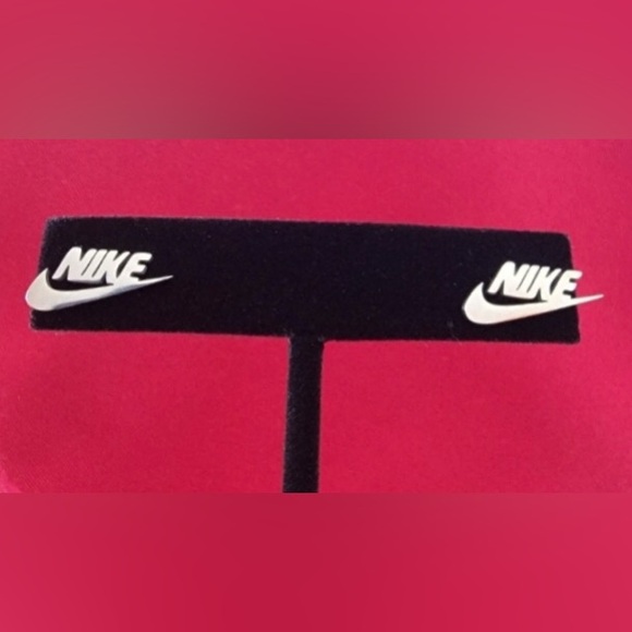NIKE Swoosh Pendant stud small earrings SILVER Chrome classic logo sneakers - Picture 1 of 10